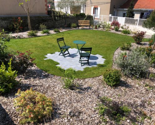 Pornic terrasse en dallage de pierres naturelles avec joint en gazon