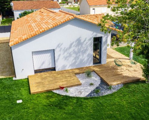 Terrasse sur plots en lames de pin Pornic