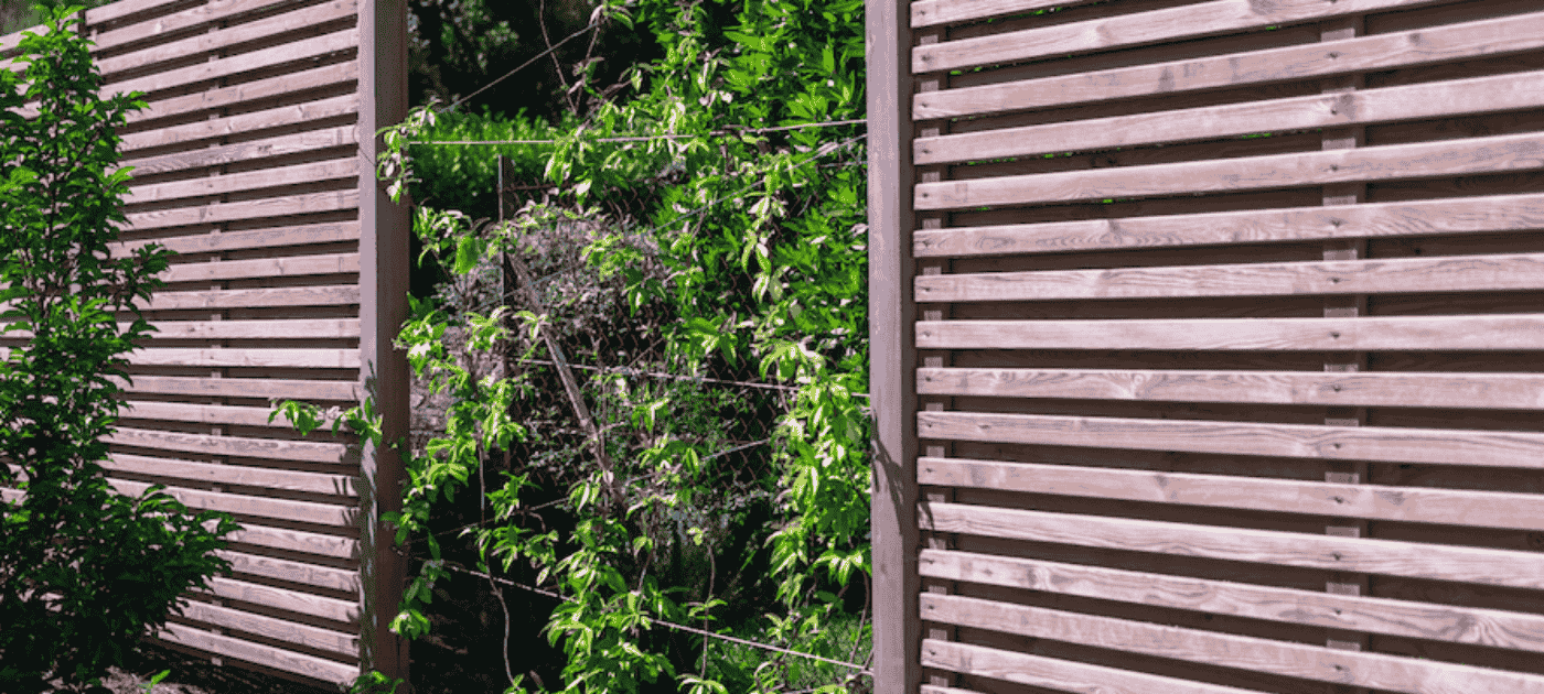 Brise vue original en bois, au jardin des reves, paysagiste saint brevin